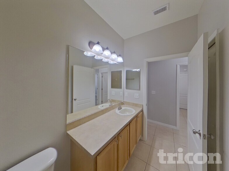 Building Photo - 420 Kings Path Dr