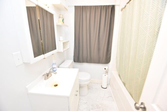 Building Photo - 3 bedroom home located 1 mile from the University of Notre Dame