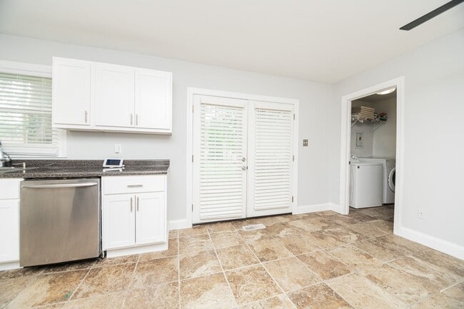Building Photo - 3 bed 2 bath Home in Merrillville
