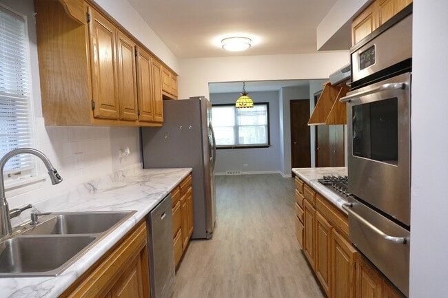 Building Photo - 5507 S Washington St