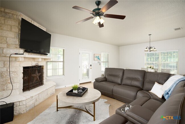 Building Photo - 1526 Bonnyview Dr