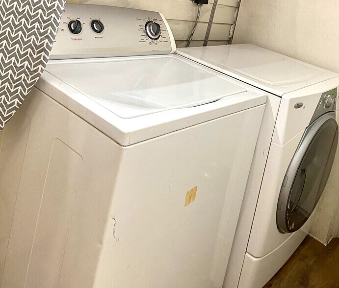 full laundry - 352 Buckingham St