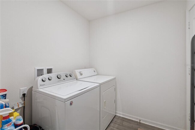 Building Photo - 12965 Del Lago Dr