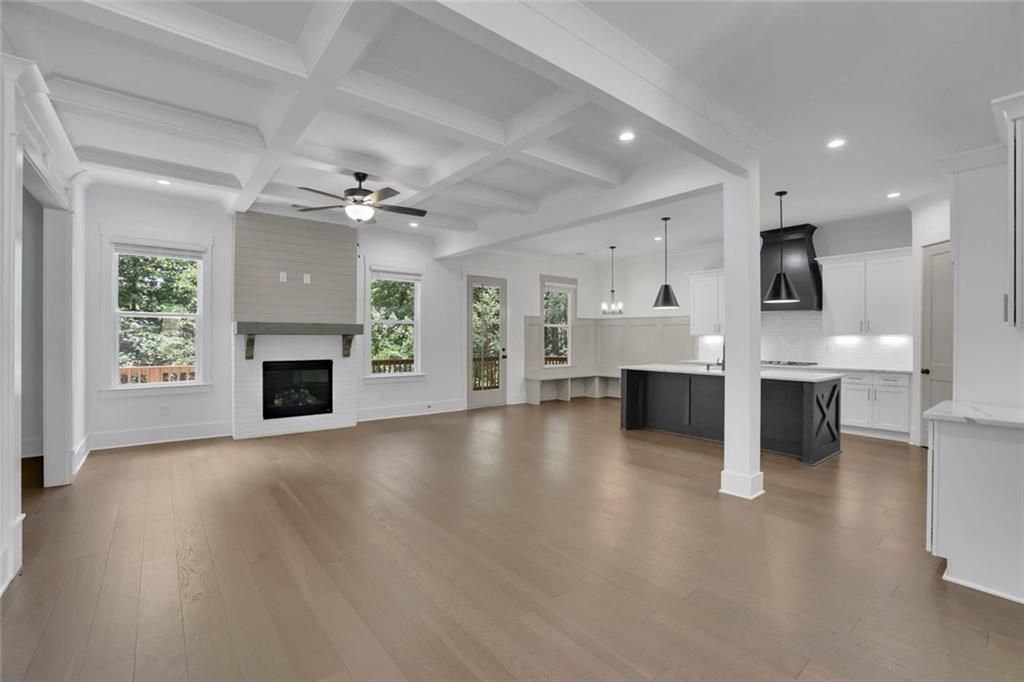 Building Photo - 6181 Shoreland Cir
