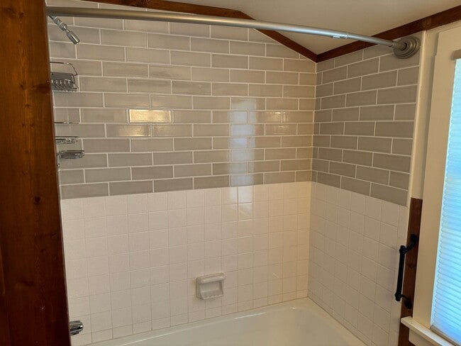 Building Photo - 3 Bedroom, 2.5 Bathroom Home in Cedar Crest