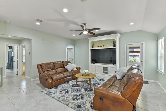 Building Photo - 12814 Pirate Bend Dr