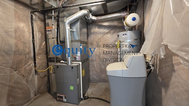 Building Photo - Newly Remodeled!