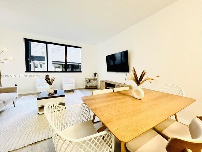 Building Photo - 540 Brickell Key Dr