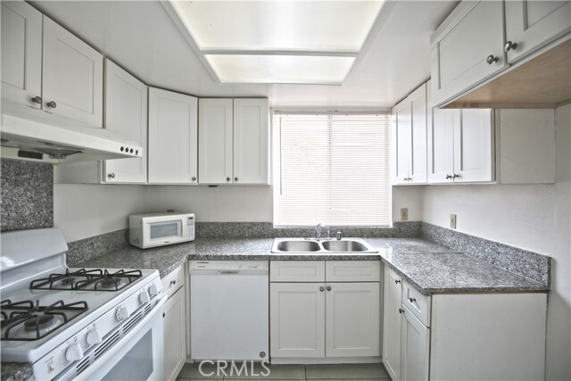 Building Photo - 1211 Huntington Dr