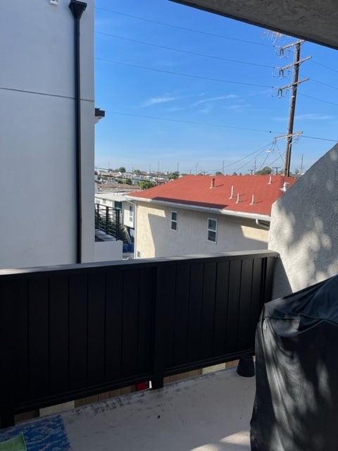 main floor balcony - 2103 Rockefeller Ln
