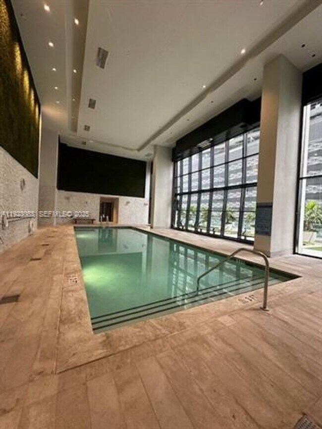 Building Photo - 1010 Brickell Ave