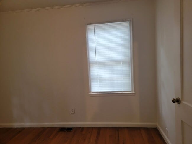 Building Photo - Affordable Living $1100 - Marta, AUC and C...