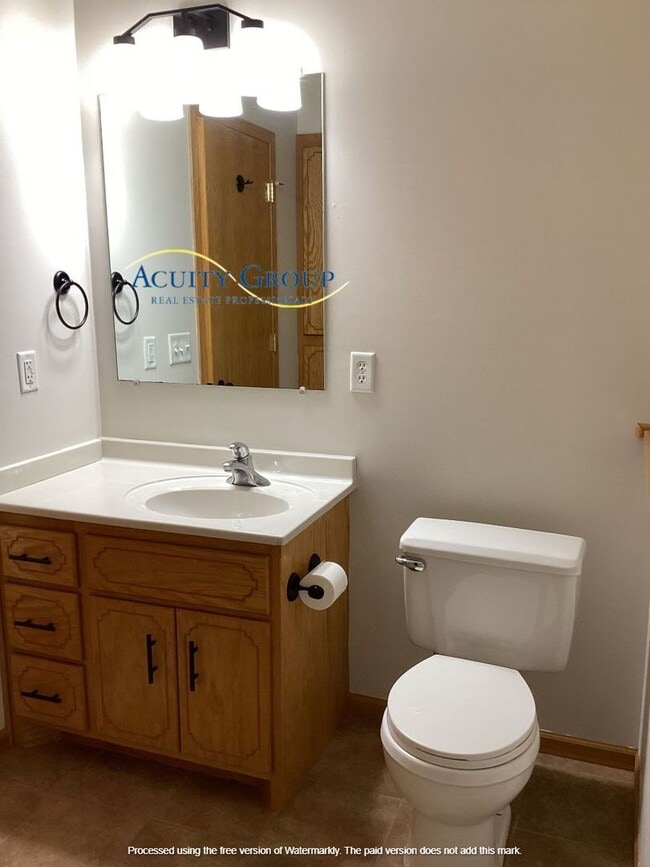 Building Photo - 3BR, 3BA Three Level Split in Zimmerman