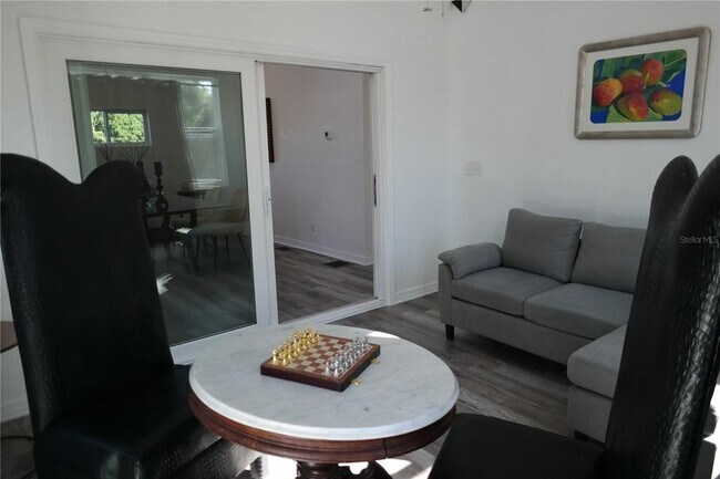 Building Photo - 1025 7th St S