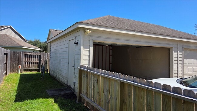 Building Photo - 9702 Coyote Creek Dr