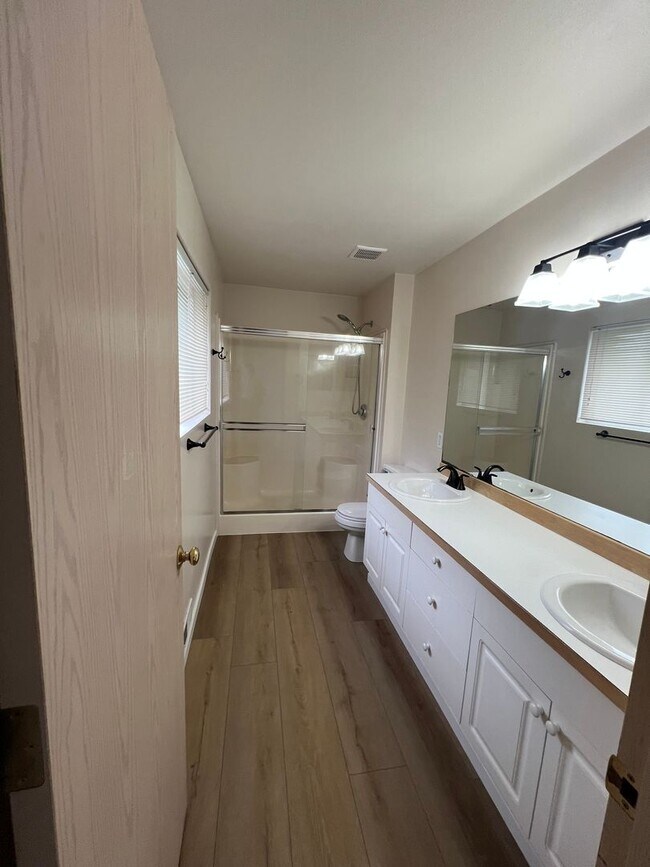 Building Photo - Corner lot home Maple Valley!