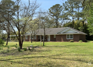 Building Photo - Beautiful 3 Bedroom, 2 Bath Home -135 Yate...