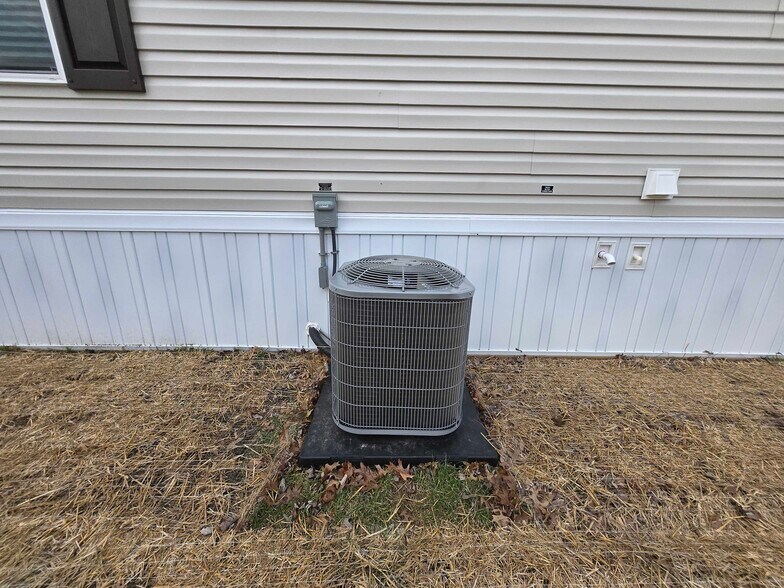 Building Photo - 29752 Jamestown Dr