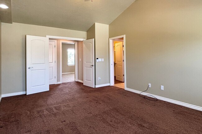 Building Photo - Beauty & Space on Premium Corner Lot!