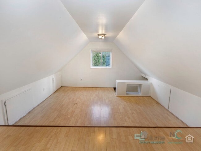 Building Photo - $500 OFF Special - Beautiful 4 Bed/1 Bath Home in Astoria