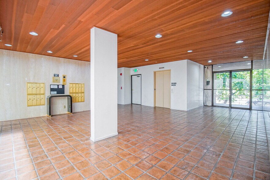Building Photo - 12412 Texas Ave