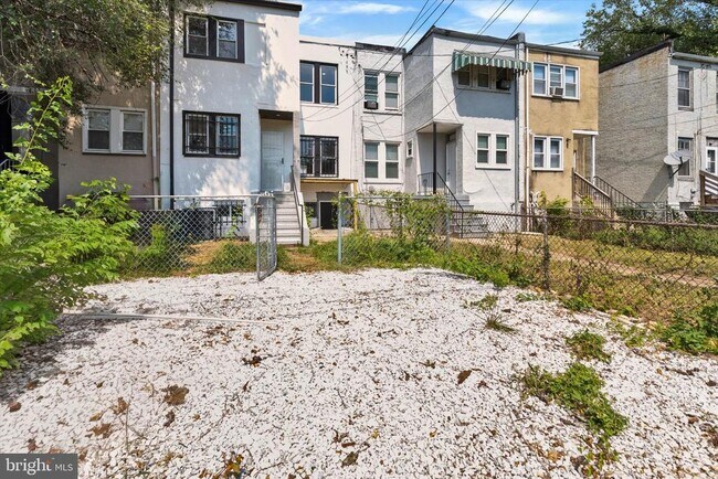 Building Photo - 3015 Spaulding Ave