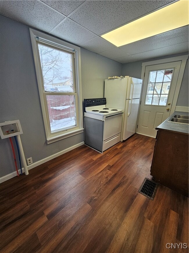 Building Photo - 156 E Main St