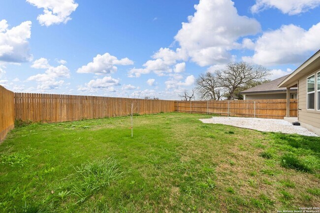 Building Photo - 1080 Amble Oak