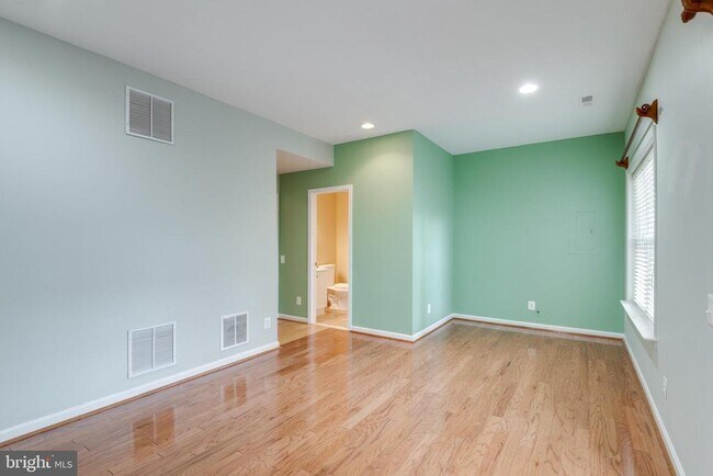 Building Photo - 43794 Virginia Manor Terrace