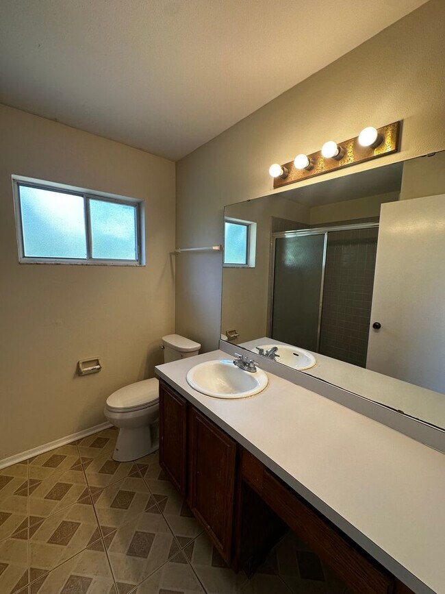 Building Photo - 3723 Narroline Dr