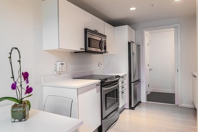 Building Photo - 1 Earhart St