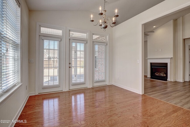 Building Photo - 1302 Suncrest Way