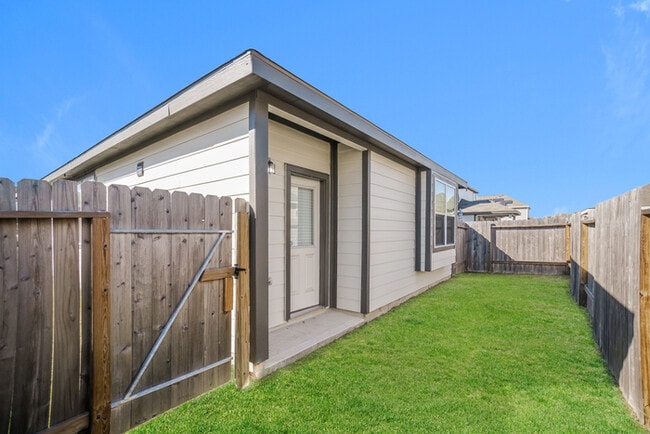 Building Photo - 23650 Buttress Root Dr