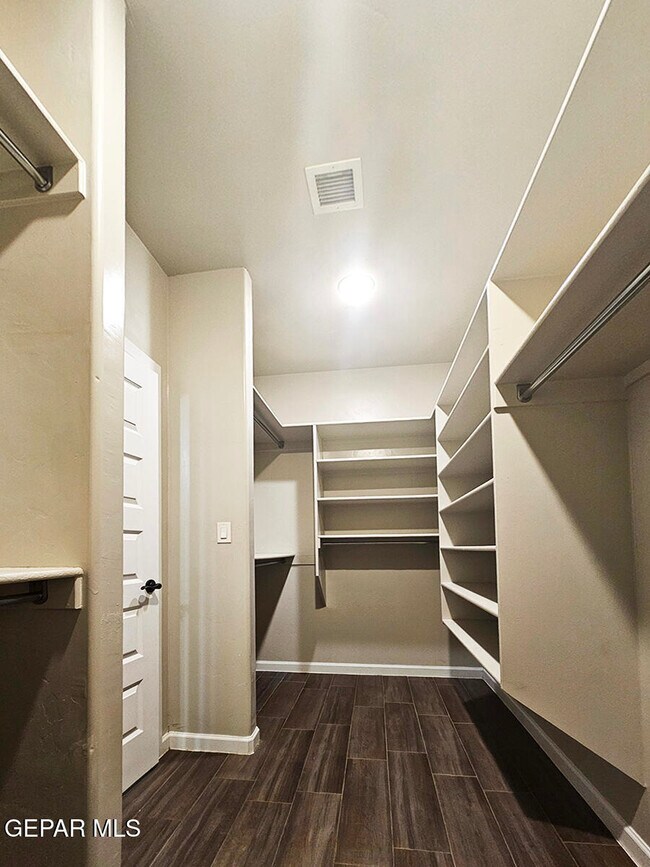 Building Photo - 13185 Tiverton Rd