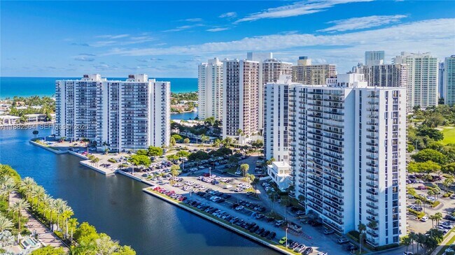 Primary Photo - 3701 N Country Club Dr