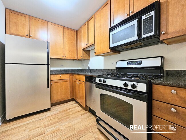 Building Photo - 625 W Wrightwood Ave