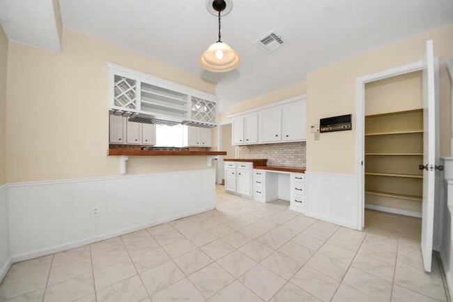 Building Photo - 11411 Briar Forest Dr