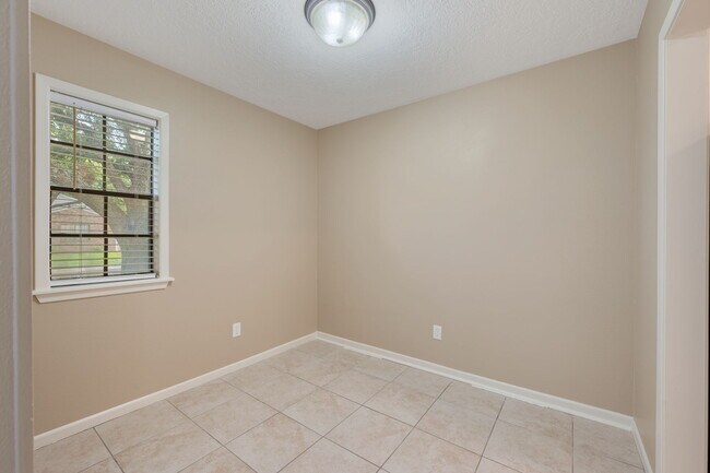 Building Photo - 2533 Cross Timbers Dr