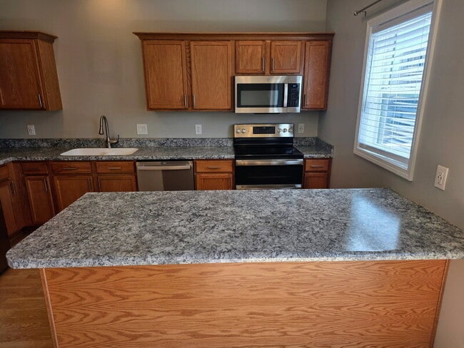 Building Photo - 4543 NE McDougal Ln