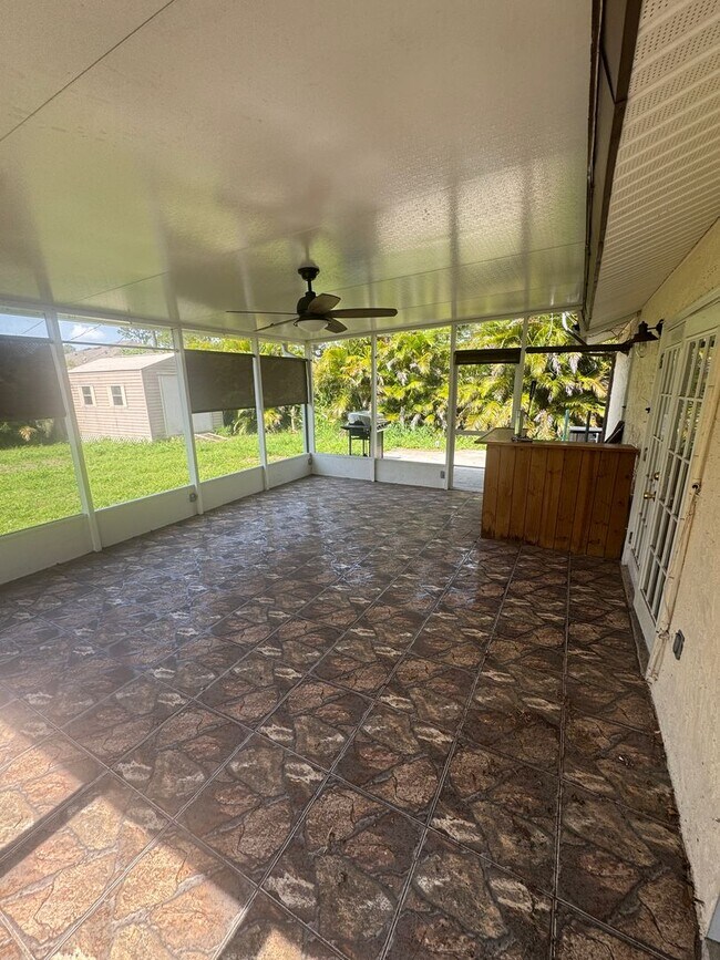 Building Photo - 3 Bedroom 1 Bath Home with Fully Fenced Backyard for Rent in SE Palm Bay