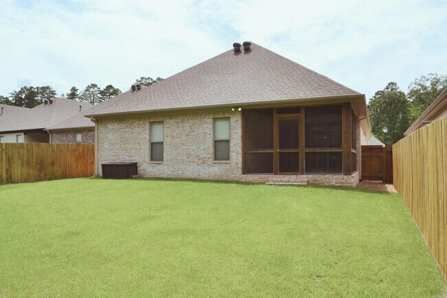 Building Photo - 27 Piper Ln