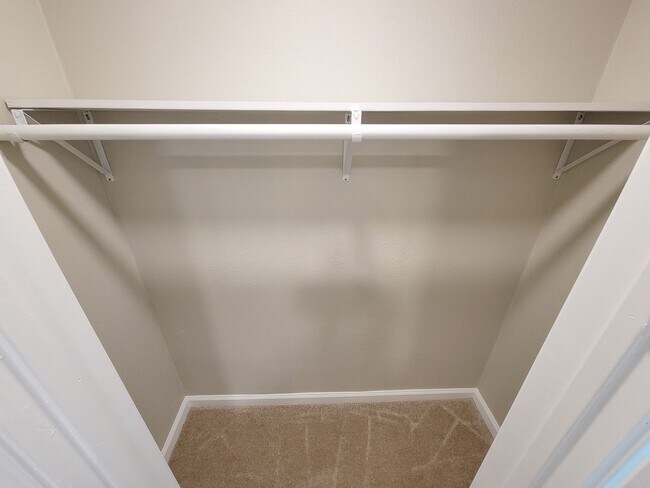 Building Photo - BEAUTIFUL REMODELED 3 BEDROOM 2 BATH IN LA...