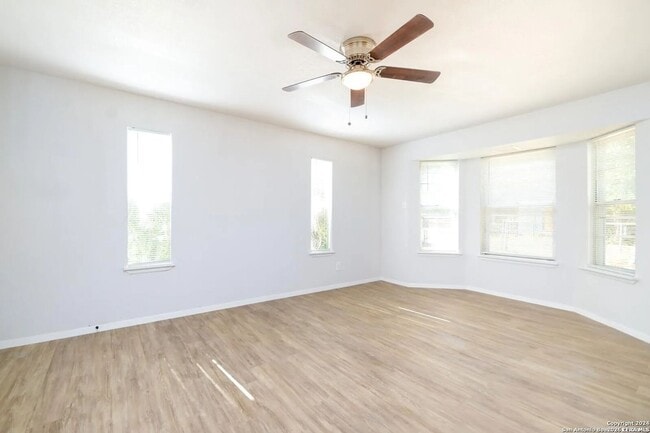 Building Photo - Modern 4-Bedroom House Near Leon Valley