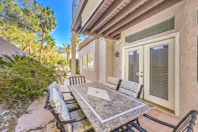 Building Photo - 3 Bed room Pool home in Desert Shores