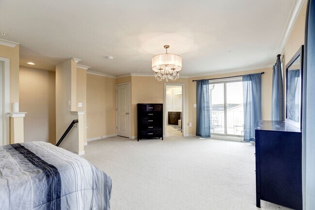 Building Photo - 3 Bed 4.5 Bath - Silver Spring Townhouse i...