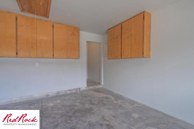 Building Photo - Remodeled 2 Bedroom Townhome. Pet Friendly!