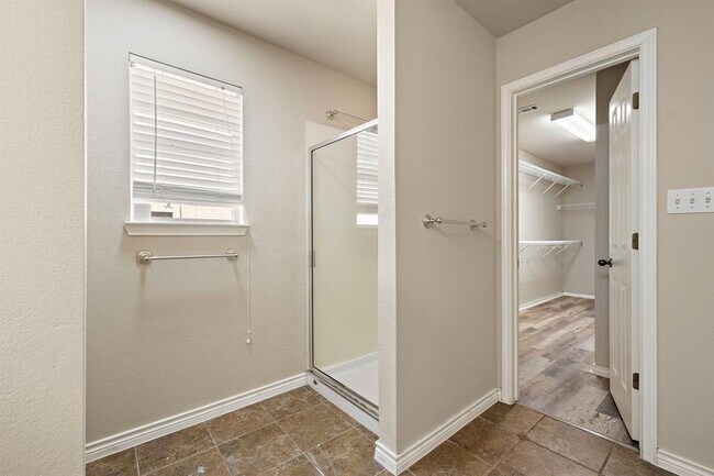 Building Photo - 3809 Tailfeather Dr