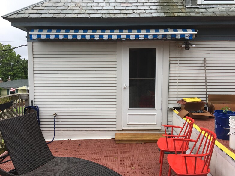 Wrap around deck - 39 Burling St