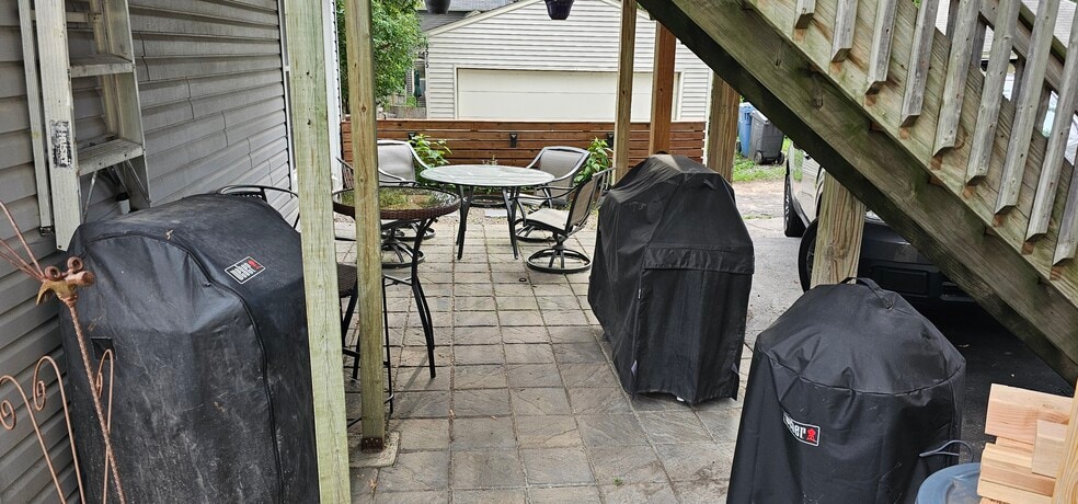 Building Photo - 1213 NE Lowry Ave