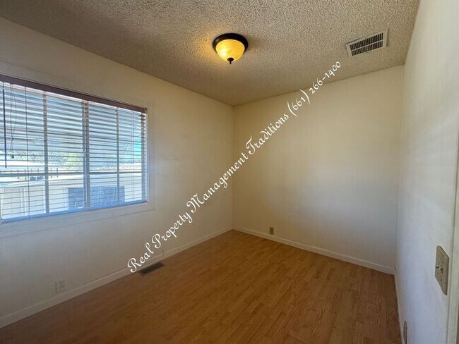 Building Photo - Quite Country Living 3 Bed-2 Bath